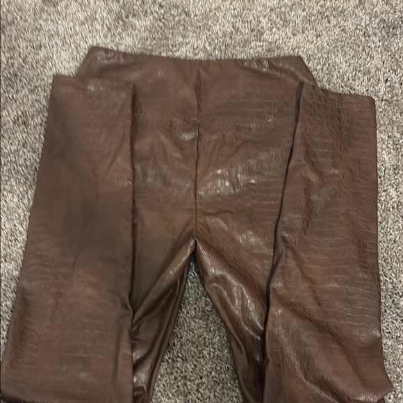 7 For All Mankind Brown Croc-Embossed Leggings - Picture 2 of 4